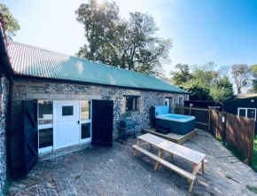 5 Bed Barn Conversion - with private hot tub